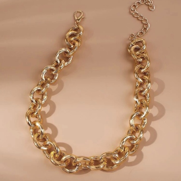 🍋2/$30 New Gold Textured Link Necklace - Picture 2 of 3